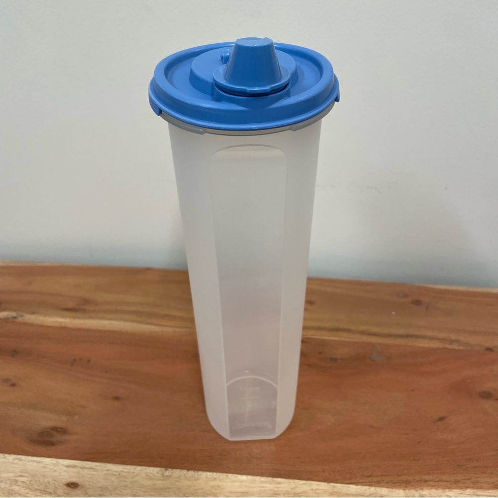 Vintage Tupperware Spaghetti Keeper. Blue Lid. Vgc. 1661-3.